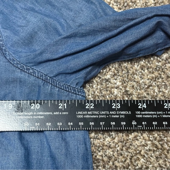 Express Women’s Large Light Blue Denim Shirt - Picture 10 of 13